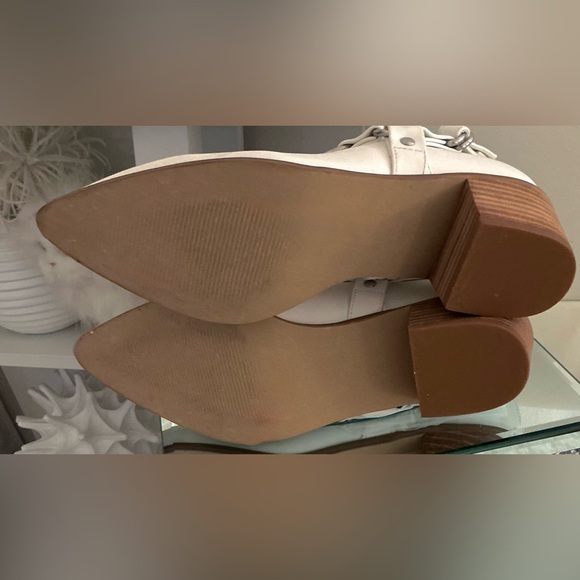 Carlos by Carlos Santana Women's White Ankle Boot - Picture 5 of 5